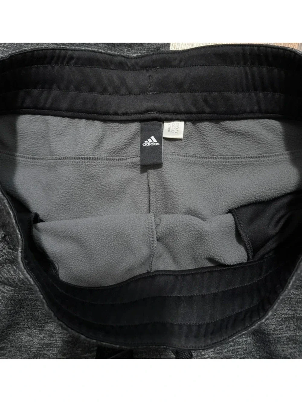 Adidas men’s sweats tags cut out but fits like a small